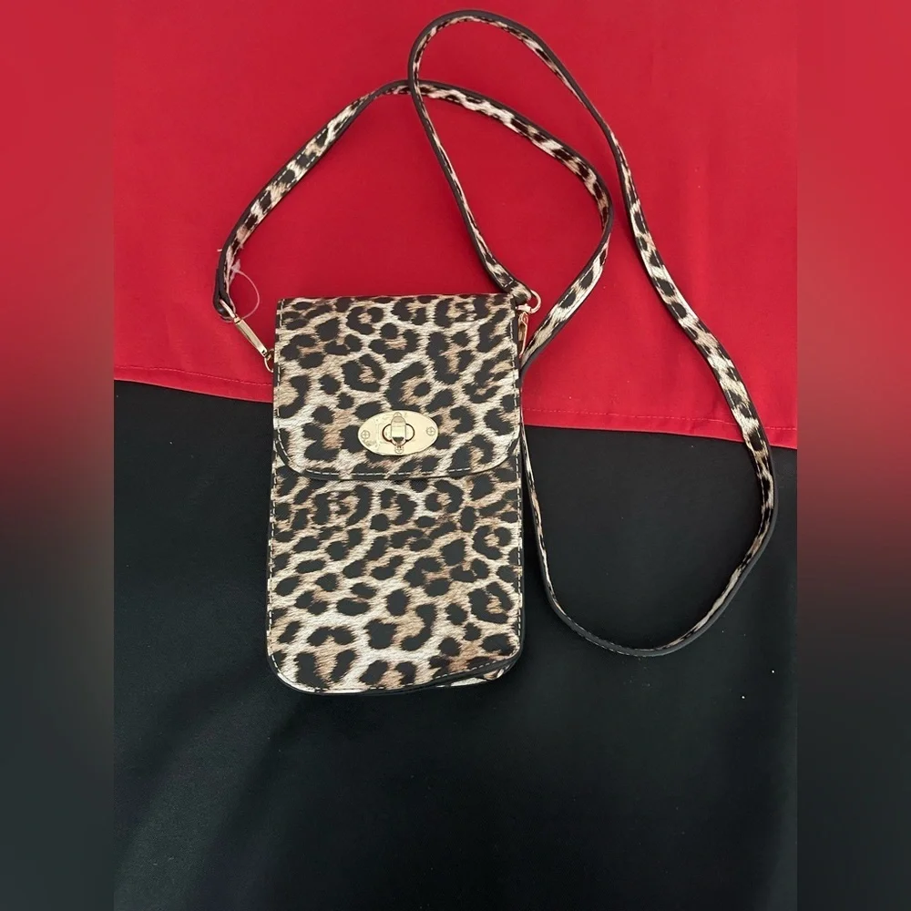 Leopard Print Crossbody Bag, with clear side for phone. NWOT - Picture 3 of 4